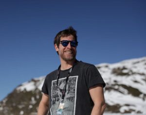 Manuel Baqueiro Instagram - Espectacular fin de semana en Baqueira gracias a @audispain y como no, la gran @silviacar , rodeado de gente bonita y creativa, donde se ha respirado cultura y buen rollo por los cuatro costados. Agradecido y feliz. #audi #audirs6 #snow #mountain #audidrivingexperience