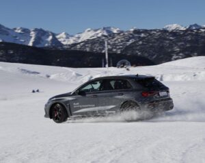 Manuel Baqueiro Instagram - Espectacular fin de semana en Baqueira gracias a @audispain y como no, la gran @silviacar , rodeado de gente bonita y creativa, donde se ha respirado cultura y buen rollo por los cuatro costados. Agradecido y feliz. #audi #audirs6 #snow #mountain #audidrivingexperience