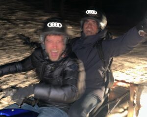 Manuel Baqueiro Instagram - Espectacular fin de semana en Baqueira gracias a @audispain y como no, la gran @silviacar , rodeado de gente bonita y creativa, donde se ha respirado cultura y buen rollo por los cuatro costados. Agradecido y feliz. #audi #audirs6 #snow #mountain #audidrivingexperience