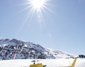 Manuel Baqueiro Instagram - Espectacular fin de semana en Baqueira gracias a @audispain y como no, la gran @silviacar , rodeado de gente bonita y creativa, donde se ha respirado cultura y buen rollo por los cuatro costados. Agradecido y feliz. #audi #audirs6 #snow #mountain #audidrivingexperience