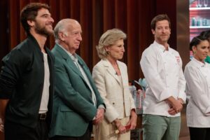 Manuel Baqueiro Instagram - Que te miren como miro a mi familia. Feliz día del padre. Y del hermano. Y de la madre. Y de la hermana que no pudo venir. Os quiero. #family #masterchef