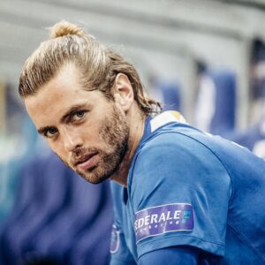 Manuel Broekman Instagram - Throwback naar een van de leukste series waarin ik mocht spelen, @spitsbroers! Amai wat was dat genieten 🙌🏽 Andy Fonck, een van mijn lievelings alter ego’s. Het hielp natuurlijk ook wel dat ik onwijs van voetballen hou ❤️ #spitsbroers #belgie #andyfonck