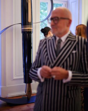 Manuel Luís Goucha Instagram - Esta tarde na apresentação de um evento celebrando os cem anos da linha Meisterstück (obra de mestre em alemão) da Montblanc. Uma linha de canetas-tinteiro de excelência que se mantém intemporal. Recuei com os convidados a 1924 e procurei fazê-los viajar no tempo dando-lhes  a conhecer um pouco da Lisboa de então, tempo de boémia, estúrdia, eram os loucos anos 20, de agitação política e social. Evocámos  Manuel Teixeira Gomes, escritor, autor teatral, diplomata e Presidente da República, o sétimo em 14 anos de República, para mim das figuras mas interessantes da I República, porque culto, com mundo, sede de conhecimento e também um esteta, passeámos” por vários teatros percebendo o que estava em cena e acabámos nos clubes noturnos dançando o foxtrot ou o charleston. Ainda se cantou o refrão do Fado do 31, popularizado pela Maria Vitória, poucos anos antes, de se finar tísica com apenas 27 anos. Também se cantaram os parabéns à Montblanc, pela efeméride, já a minha palração havia terminado.  Hoje celebrámos a delicadeza, o detalhe e o bom gosto de uma marca. E foi dos trabalhos que maior prazer me deu. Foi em Lisboa, 100 anos depois. Fotos @chrrua  obrigado à @centralmodels que me agencia.