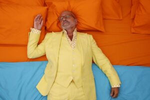 Manuel Luís Goucha Instagram - Como será bom para os concorrentes do DILEMA poderem esticar-se numa cama “ King size”. Isto não é uma casa…é um resort! 😜