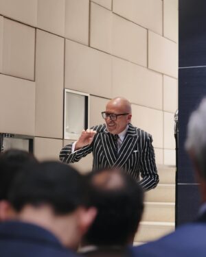 Manuel Luís Goucha Instagram - Esta tarde na apresentação de um evento celebrando os cem anos da linha Meisterstück (obra de mestre em alemão) da Montblanc. Uma linha de canetas-tinteiro de excelência que se mantém intemporal. Recuei com os convidados a 1924 e procurei fazê-los viajar no tempo dando-lhes  a conhecer um pouco da Lisboa de então, tempo de boémia, estúrdia, eram os loucos anos 20, de agitação política e social. Evocámos  Manuel Teixeira Gomes, escritor, autor teatral, diplomata e Presidente da República, o sétimo em 14 anos de República, para mim das figuras mas interessantes da I República, porque culto, com mundo, sede de conhecimento e também um esteta, passeámos” por vários teatros percebendo o que estava em cena e acabámos nos clubes noturnos dançando o foxtrot ou o charleston. Ainda se cantou o refrão do Fado do 31, popularizado pela Maria Vitória, poucos anos antes, de se finar tísica com apenas 27 anos. Também se cantaram os parabéns à Montblanc, pela efeméride, já a minha palração havia terminado.  Hoje celebrámos a delicadeza, o detalhe e o bom gosto de uma marca. E foi dos trabalhos que maior prazer me deu. Foi em Lisboa, 100 anos depois. Fotos @chrrua  obrigado à @centralmodels que me agencia.