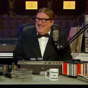 Manuel Marques Instagram - Hoje no #caporcasa da @rtppt o radialista Mário Graça lança mais quatro Barbies no mercado nacional: a Barbie Malhoa, a Barbie Emigrante, a Barbie Luce e a Barbie Traveca. 22 e 35 - Canal 1.