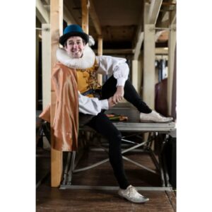 Manuel Marques Instagram - A nova temporada da peça "Noite de Reis" de William Shakespeare com encenação de Ricardo Neves-Neves e, depois de dois meses em cena com mais de 18.000 espectadores, volta ao Teatro da Trindade já a partir de dia 2 de Maio, onde estará até dia 21 de Julho.

É um espetáculo sobre o amor, retrato simples e cómico, por vezes profundo e existencial, personificado pelas trocas de identidade, disputas amorosas, constantes folias e partidas.

Por @susanajacobetty com fotografia de @joaobettencourtbacelar e vídeo de @mariajacobettybacelar, leia o artigo realizado durante a primeira temporada em www.amagazinept.org

***

The new season of the play "Twelfth Night" by William Shakespeare, directed by Ricardo Neves-Neves and, after two months on stage with more than 18,000 spectators, returns to Teatro da Trindade from the 2nd of May, where it will be until July 21st. 

It is a show about love, a simple and comical portrait, at times deep and existential, personified by identity changes, love disputes, constant revelry and pranks. 

By @susanajacobetty with photography by @joaobettencourtbacelar and video by @mariajacobettybacelar, read the article published during the first season at www.amagazinept.org

#amagazinept
#amagazine
#noitedereis
#ricardonevesneves
#teatro
#arte
#cultura 
#lisboa