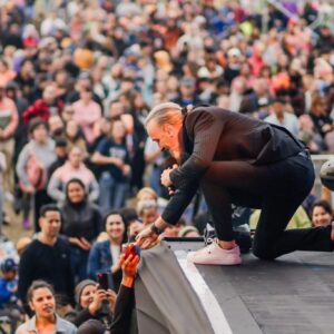 Manuel Wirzt Instagram - ¡Gracias Uruguay! 🇺🇾 

Pasamos un fin de semana increíble en el @palaufestival 🤍💙🤍

¡Gracias por la invitación y por el trato a todo el equipo Palau!

Espero nos veamos pronto de nuevo 🇺🇾

-------------

@albertolucasprod

@sergioperezguitar
@diegoortells
@hernanmedina 
@juanmsaldiasbass

📷
@merino.mati
@facundo.lizardo