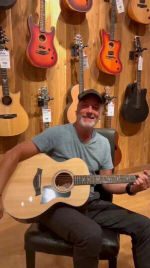 Manuel Wirzt Instagram - ¡Si me invitan a Guitar Center ya saben cómo me pongo!

Lugar increíble que siempre me encanta visitar 😍

¡Las quiero todas! 🎸🎸