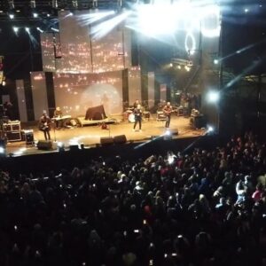 Manuel Wirzt Instagram - ¡Fiesta inolvidable en San Nicolás! Gracias a las más de 10.000 personas que compartieron este show tan especial conmigo! 🥳 

@snciudad
@albertolucasprod

📽️ @peonproducciones

@sergioperezguitar 🎸
@silvio_ottolini 🥁
@juanmsaldiasbass 🎸
@diegoquilici 
@flavioverandi 
@carlafrancolino