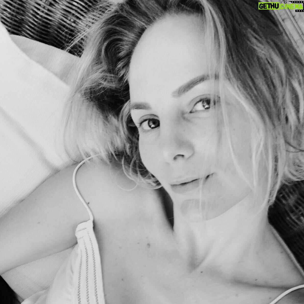 Manuela Ímaz - 668 Likes - #challengeaccepted @karymelozanoofficial #blackandwhite #blancoynegro Por la empatía, el amor y la solidaridad.