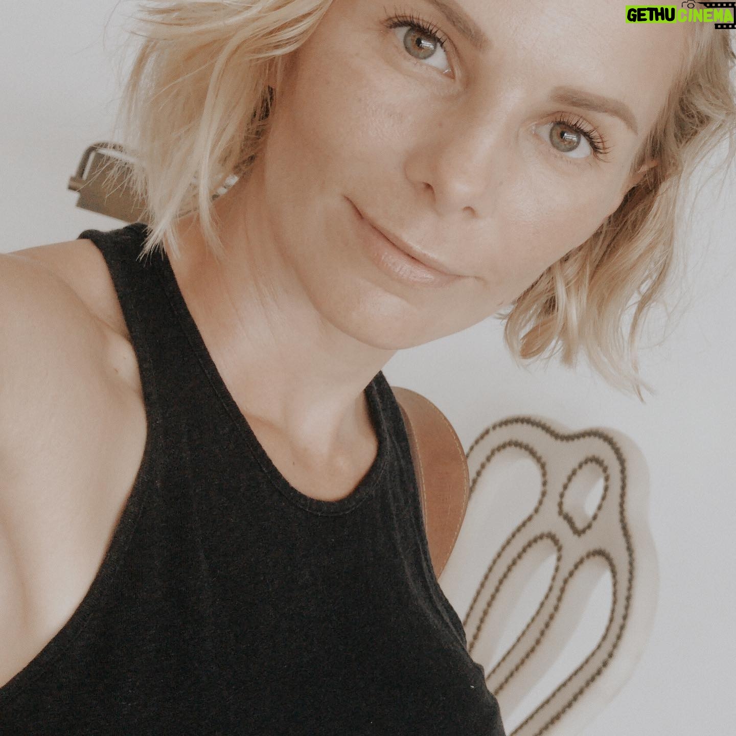 Manuela Ímaz - 692 Likes - "La belleza es cómo te sientes en tu interior, y se refleja en tu mirada" Sophia Loren