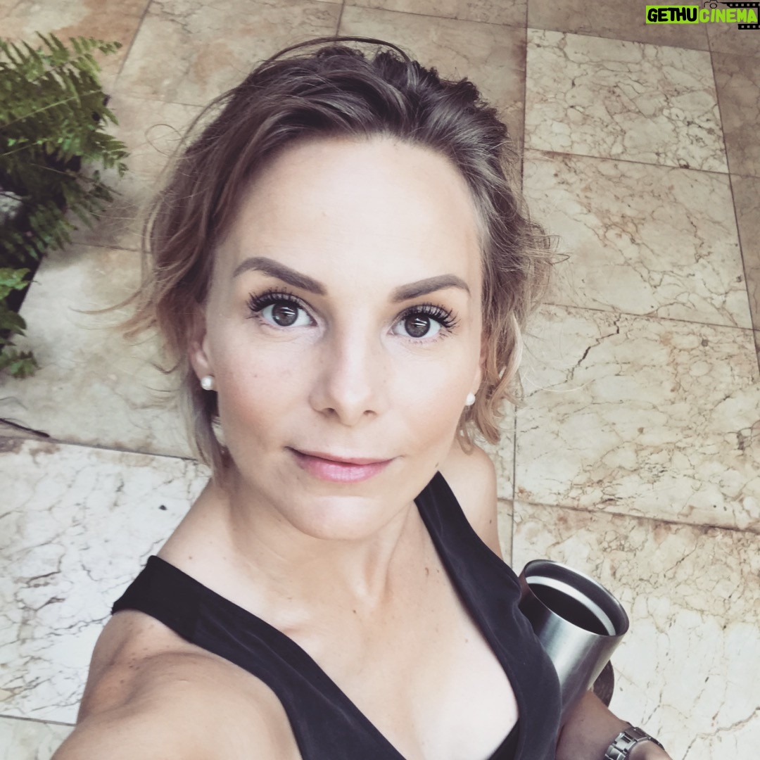 Manuela Ímaz - 664 Likes - ¿Hola?
