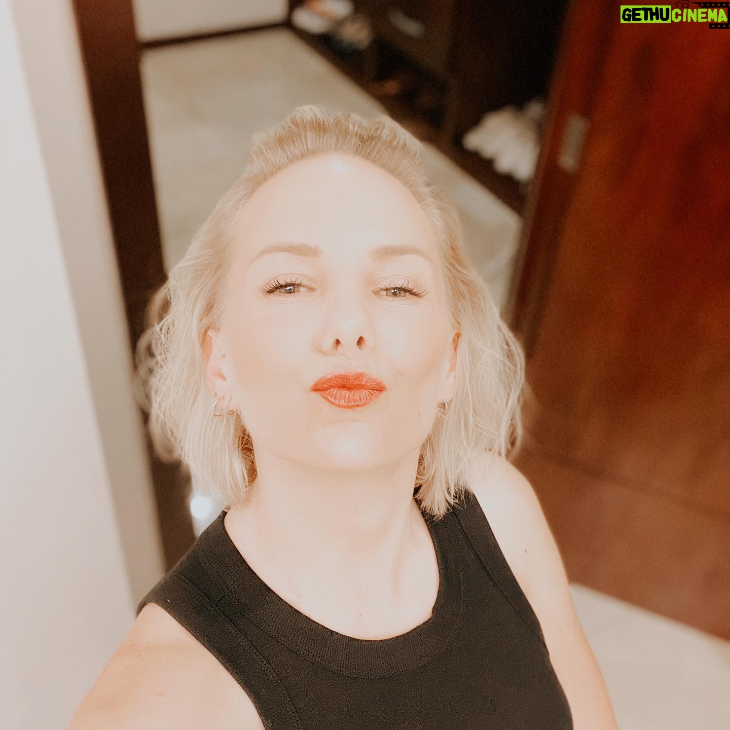 Manuela Ímaz - 671 Likes - Está trompuda? O quiere beso? #jueves #cena #mecaganloshashtags