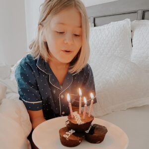 Manuela Ímaz Instagram - Hoy es cumpleaños de esta ratona preciosa. Lucha siempre por tus sueños, mi amor. La vida te espera! 💗🦄🦋