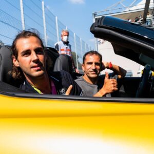 Marc Gené Instagram - Bellisimo oggi avere i campioni italiani olimpici a #MonzaGP. It was great doing a lap with the @ferrari #SF90 and @gianmarcotamberi @scuderiaferrari crazylongjumper 🥇🥇