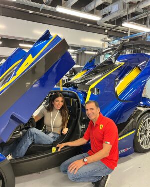 Marc Gené Instagram - Woooow!!! Abbiamo una nuova pilota #fxxkevo !!! 😀 Bellísima sorpresa che ci sei visitato ad Abudhabi @federicamasolin !! 😘😘 #ferrariracingdays @ferrariraces