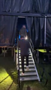 Marc Lavoine Instagram - Les coulisses, quelques minutes avant la scène...

Reprise des concerts ce soir à #Agde au #FestivalSceneFlottante, dimanche 25 à l’@arena5.be à #Bruxelles et dernière date des festivals le 28 au #PalaisDesFestivals à #Cannes !