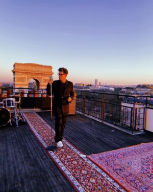 Marc Lavoine Instagram - Je roule avec un cœur d’occasion
Mais il marche encore
Je roule avec un cœur d’occasion
Lorsqu’il se pose sur ton corps
❤️‍🩹