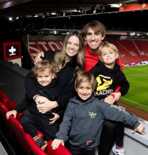 Marc Muniesa Instagram - Happy to be back and to see a lot of old good friends❤️🤍 Thank you for making it happen @premmanagement 🙌🏼