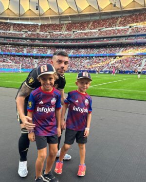 Marc Muniesa Instagram - @kingsleague & @queensleague ⚽️🎪