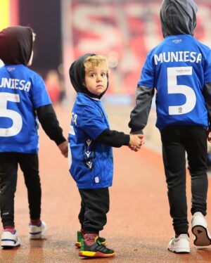 Marc Muniesa Instagram - Moltes felicitats al petit de la casa!! Per molts més anys fent-nos feliços amb el teu somriure, t’estimem Roc❤️🪨🤘🏼#happybirthday