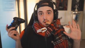 Marcel Althaus Instagram - Werbung | Es wird Herbst und das heißt für mich: Endlich zocken ohne schlechtes Gewissen!😂 Und dank meines Schals, der mich eigentlich vor der Kälte schützen soll, muss ich den Controller nicht mal mehr weg legen beim Essen. Nice, denn heute gibt’s beim McDonald’s Herbstkalender die 9er Chicken McNuggets für unschlagbare 1,50€ in der App. Bis zum 14.11. jeden Tag von einem neuen Deal überraschen lassen. Und eine Überraschung habe ich auch noch für euch: ich unterstütze die McDonald’s Kinderhilfe, die Familien mit schwer kranken Kindern hilft. Dafür spende ich 3 Lieblingsdinge, die ihr am Ende für den guten Zweck auf eBay ersteigern könnt. Wann das passiert erfahrt ihr in den nächsten Wochen. Checkt meine Story!!🔥🔥 #herbstkalender #mcdonalds