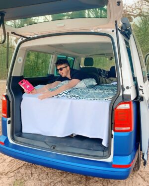 Marcel Althaus Instagram - #Werbung | @sonnyloops, Scoops und ich waren dank @telekomerleben mit einem coolen Van unterwegs und konnten den CarConnect Adapter fürs Auto testen!🔥 Das Ganze ist auch als VLOG auf Sonnys Kanal zu sehen und dank dem CarConnect hatten wir einen Wlan Hotspot mit bis zu 10GB Datenvolumen im Auto. 💪🏼Man konnte die ganze Zeit Musik hören, der Beifahrer Videos schauen und das ohne schlechtes Gewissen! CarConnect hilft euch auch, wenn ihr die Art von Mensch seid, der nie weiß, wo man sein Auto geparkt hat, denn ein GPS Tracker (sogar mit Fahrtenbuch für Selbstständige) ist nämlich auch mit drin! Übrigens: wenn ihr euch bis zum 15.4. CarConnect zulegt, bekommt  ihr 1 Jahr lang eine kostenlose Mitgliedschaft beim ADAC! Diese Kombi ist vor allem bei Vielfahrern, Fahranfängern und, wenn das Auto der Schlafplatz fürs Wochenende ist, gut .. weil man durch die vielen Features viel abgesicherter ist! #WhatConnectsYou #CarConnect
