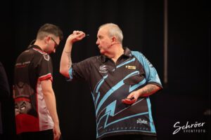 Marcel Althaus Instagram - W erbung weil Verlinkung | throwback zu letztem Samstag, als ich mal wieder die Chance auf ein Bühnenspiel bei der @pdceurope bekommen habe. Und zwar gegen den besten aller Zeiten @philthepowertaylor16 🔥2019 ist einfach das beste Jahr meines Lebens, so viele Träume sind wahr geworden! 2020 wird noch geiler🙏🏼 danke für die geilen Fotos an @schroeer.thomas 🥰