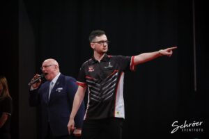 Marcel Althaus Instagram - W erbung weil Verlinkung | throwback zu letztem Samstag, als ich mal wieder die Chance auf ein Bühnenspiel bei der @pdceurope bekommen habe. Und zwar gegen den besten aller Zeiten @philthepowertaylor16 🔥2019 ist einfach das beste Jahr meines Lebens, so viele Träume sind wahr geworden! 2020 wird noch geiler🙏🏼 danke für die geilen Fotos an @schroeer.thomas 🥰