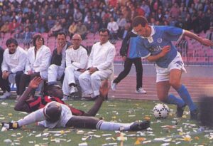 Marcel Desailly Instagram - @officialsscnapoli VS @acmilan 1994 ⚽️ #football #seriea