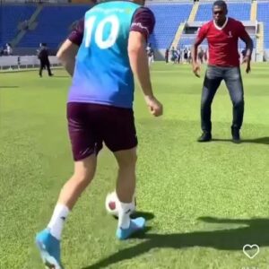 Marcel Desailly Instagram - #fun @thef2  #qatar  @fifaworldcup the  rock @acmilan @fcnantes @olympiquedemarseille  @chelseafc  @algharafaclub @qatarsportsclub ⚽️❤️