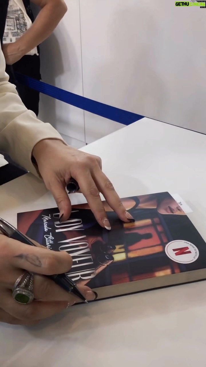 Marcela Citterio - 185 Likes - ¡Momentos inolvidables en la Feria del Libro! 📚🎉 @marcelacitterio estuvo autografiando sus libros, incluyendo el recién lanzado “Lady Voyeur”, y compartiendo con sus fans. 😍🌟 Gracias a todos los que se acercaron a conocer a nuestra genial autora y por el cariño que le brindaron. 💖
@cuspidelibros 🙌
#TheOrlandoBooks #FIL2023 #MarcelaCitterio #LadyVoyeur