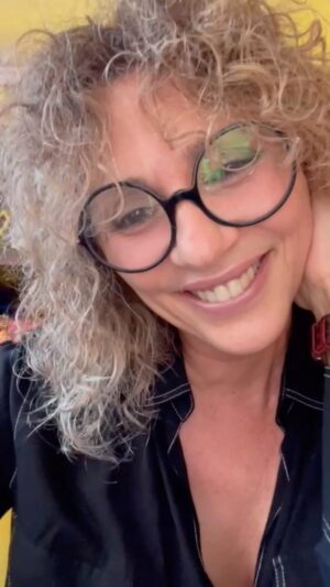 Marcela Citterio Instagram - ¡Atención, creadores de historias! 

Soy Marcela Citterio, y vengo a invitarte a una aventura única donde tu narrativa será la protagonista. Preparate para desafiar lo convencional y elevar tu proyecto al máximo nivel en mi Master Class “Conquista las Plataformas: Dominando el Arte del Pitch Perfecto”.

Este 22 de Abril, vamos a romper moldes juntos. Te compartiré no solo las estrategias que definieron mi carrera internacional, sino también te abriré el escenario para que, con tu voz y tu historia, deslumbres y convenzas. En un encuentro de dos horas, te guiaré por el arte de transformar tu idea en una joya irresistible, sorteando los tropiezos habituales y dominando las técnicas que te harán brillar.

📅 Reserva esta fecha: 22 de Abril
⏰ Tu cita con el éxito en Argentina: 7:00 PM (Consulta horarios para Colombia, México y Miami)
🌐 Desde la comodidad de tu hogar: Modalidad Online

Los asientos son exclusivos y se están llenando rápido. No dejes pasar esta oportunidad única de darle a tu historia el vuelo que merece.

🔗 Inscripciones abiertas: link en mi bio!

Estoy ansiosa por conocerte y ser parte de tu viaje al éxito.

¡Nos vemos en la Master Class!

#masterclass #pitch