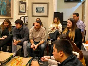 Marcela Cubillos Instagram - A la Guzmán con Marcela Cubillos 🍊

Agradecemos a @marcelacubillossigall por recibirnos en su casa, por compartir su experiencia en el servicio público y por siempre estar con las Nuevas Generaciones.

Formacion y acción son la clave para servir de buena manera a Chile🇨🇱