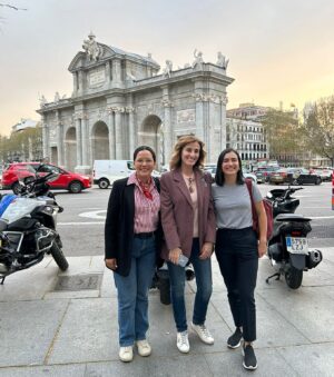 Marcela Cubillos Instagram - Gran café con @macarenabravorojas y @pazcharpentier y tremenda conversación sobre la promoción de nuevos liderazgos políticos, desafíos electorales y la urgencia de construir una agenda, distinta a la de la izquierda, que se ocupe de las verdaderas dificultades de las mujeres.