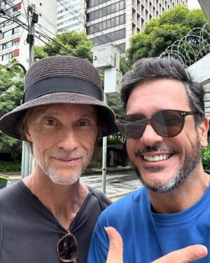 Marcelo Bonfá Instagram - O acaso vai me proteger enquanto eu andar distraído ..i❤️sp