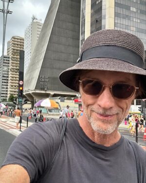 Marcelo Bonfá Instagram - O acaso vai me proteger enquanto eu andar distraído ..i❤️sp