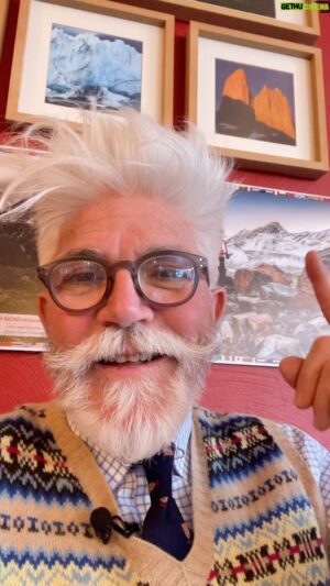 Marcelo Comparini Instagram - Nos hicieron un homenaje en un restaurante en Puerto Natales….pusieron la música de citytour!!!!! @marcelocomparini
