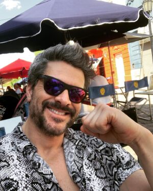 Marcelo Córdoba Instagram - #feliznavidad #felizañonuevo para todos los que nos leemos por aquí, con amor desde #buenosaires cuídense mucho!!🙌🏻❤️👍🏻 #happynewyear #actor #travelbuenosaires #travel