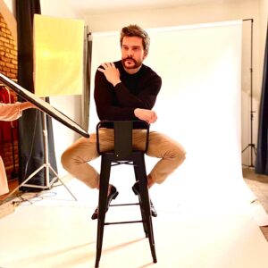 Marcelo Córdoba Instagram - #sabado de shooting con el gran @ricardo.rsls la #maquillista estrella @naara_andrade_makeup y el gran @artur_calleja en #styling y parte de @yconik en control remoto el master @gmolezama 😂👏🏻 ahh, sin la fabulosa ropa de @mango @elpalaciodehierro no hubiera habido shooting 🤯 #style #fashion #menstyle #mango #elpalaciodehierro
