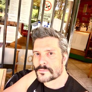 Marcelo Córdoba Instagram - Un día cualquiera, en #buenosaires la casa de siempre, la tierra de los afectos, los amigos y la buena comida, como la que me voy a comer ahora😂 #travel #porteño #argentina #marcelocordoba #actorslife