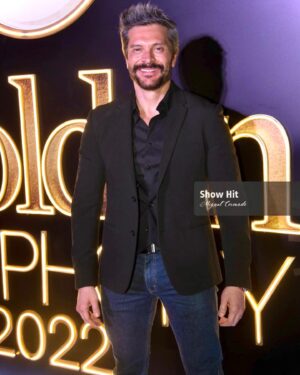 Marcelo Córdoba Instagram - Cuantas #redcarpet llevo? Ya perdí la cuenta! Pero volver luego de un tiempo siempre se siente bien, es parte del #show Gracias @edendorantes1 x la #entrevista #goldensymphony2022 #teatrotelcel #actorlife #marcelocordoba #mensstyle