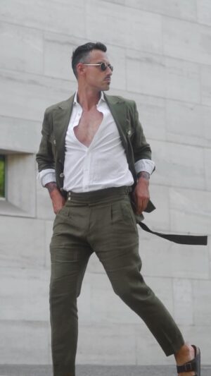 Marcelo Marocchino Instagram - Traje Lino verde Militar, New Mood de Verano con esa chaqueta sahariana… Listo Para recibir ese 2022 Con Todo… Les Gusta?💣
@sartoriamarocchino 
@cielomilano 
.
.
.
#mensfashion #menstyle #menwithclass