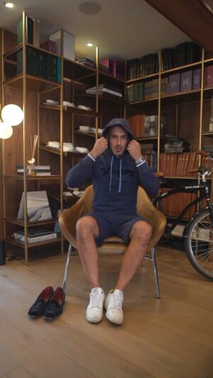 Marcelo Marocchino Instagram - … Sportswear 🆚  Gentleman … Con Cual se Quedan?
.
.
.
#gentleman #menwithstyle #menwithclass