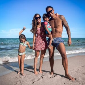 Marcelo Marocchino Instagram - … Felices Los 4 … ❤️

@maguibenet 
@chiara.marocchino 
#giorgiomarocchino 
.
.
.
#familytime #vacaciones #miami