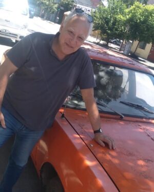 Marcelo de Bellis Instagram - Aquí el “Milqui” 1500 1972 de mi papá. Horacito querido creo que ni tenes redes.. gracias es muy poco.. en unos meses mi hijo va a pasear en el auto de su abuelo que se fue en el 2002. Lo comparto para los que me preguntan.. “Che.. y el Doye????” GOL