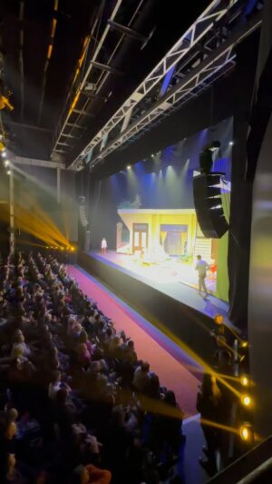 Marcelo de Bellis Instagram - 🎭 ANOCHE ESTRENO @casadosconhijosok #GuillermoFrancella @flor_de_p @lopymanok @aruzzireal GRACIAS CORDOBA Te esperamos en esta gran fiesta. 🤍