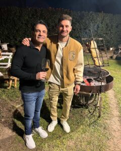 Marcelo de Bellis Instagram - Que tengan un hermoso Sábado 🌑 @lucasalario 🍷🍷⚽️ un amigo de la tierra de #moniargento Tostado - Santa Fe. ⚽️❤️