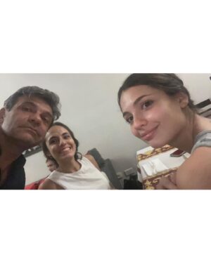 Marcelo de Bellis Instagram - 🤍 Nada mas hermoso que ser Papá.. #bonustrack si es además mi cumpleaños. Estos tres pibitos son la mía vita entera. Feliz día de los papis a todos los papás 🎩